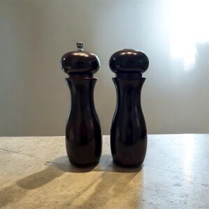 Vintage Olde Thompson Wood Salt Shaker And Pepper Mill 8” Preowned Dark Wood
